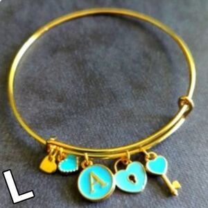 bite & pout "L" Charm Bangle